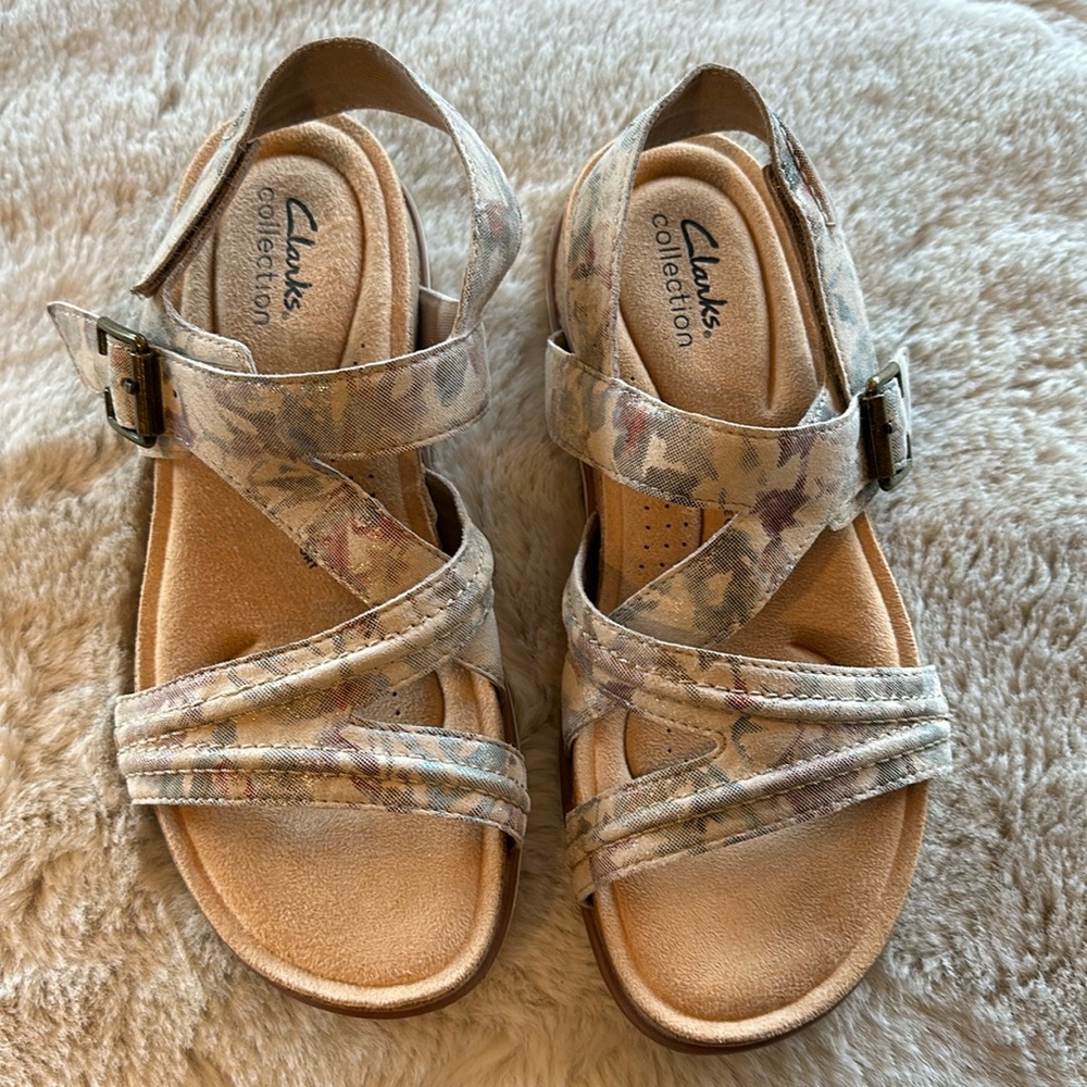 Nwob. Clark sandals